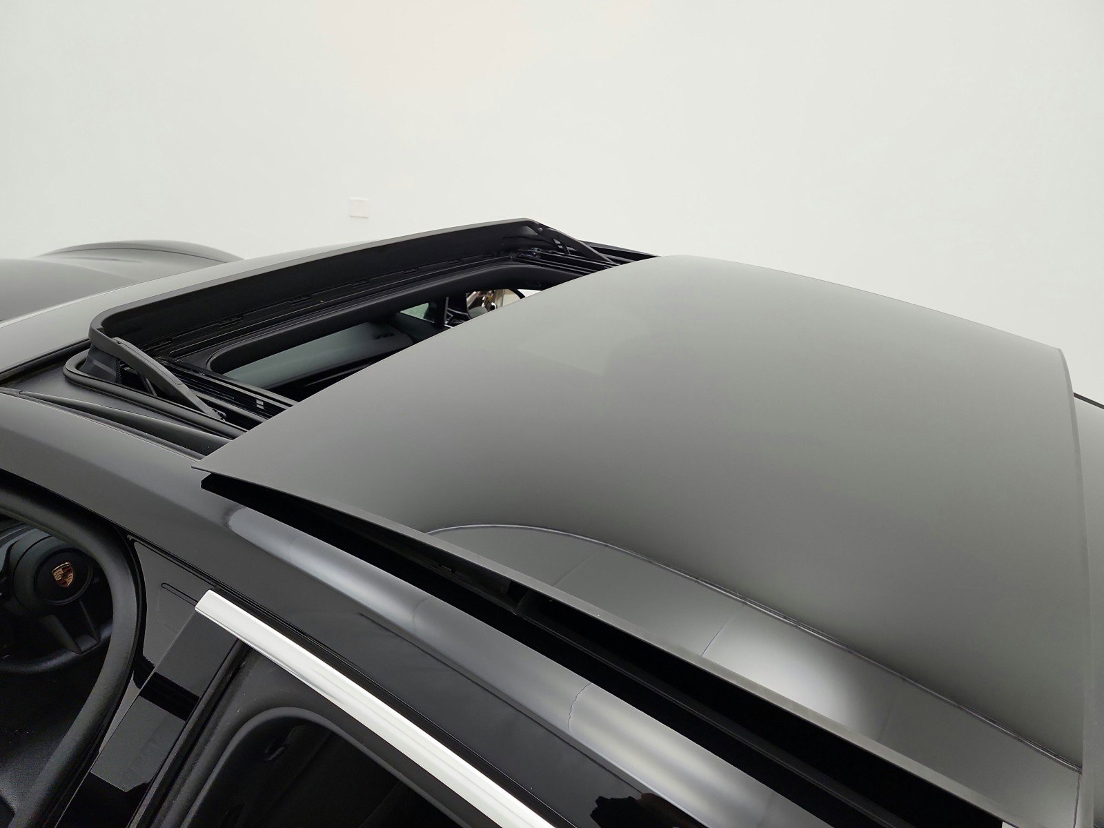 Used 2025 Porsche Panamera image 11