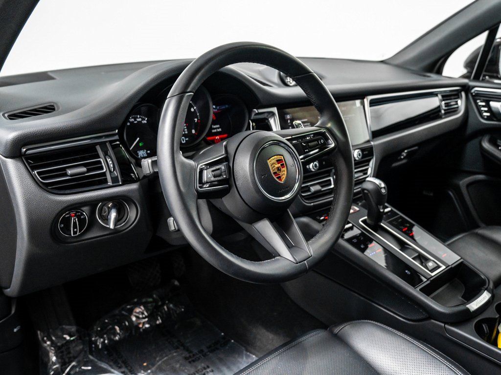 Used 2025 Porsche Macan image 13