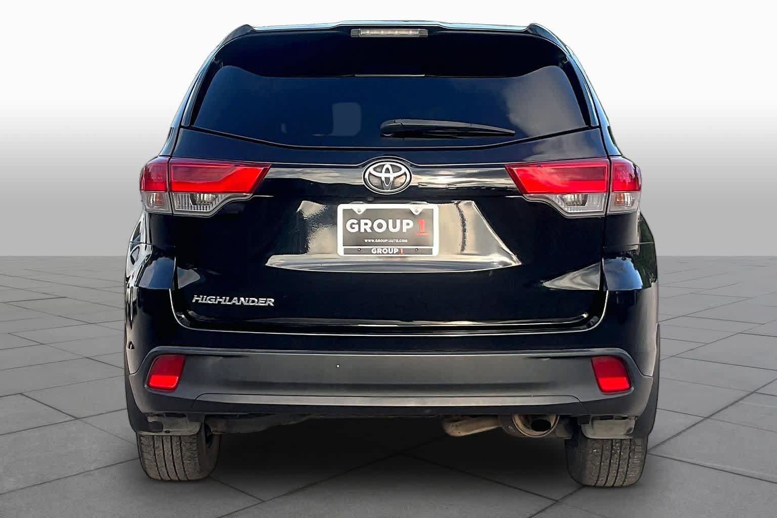 Used 2019 Toyota Highlander LE FWD image 5
