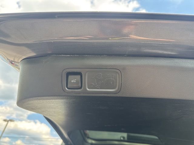 Used 2019 Ford Expedition Limited w/ Equipment Group 301A AWD/4WD image 12