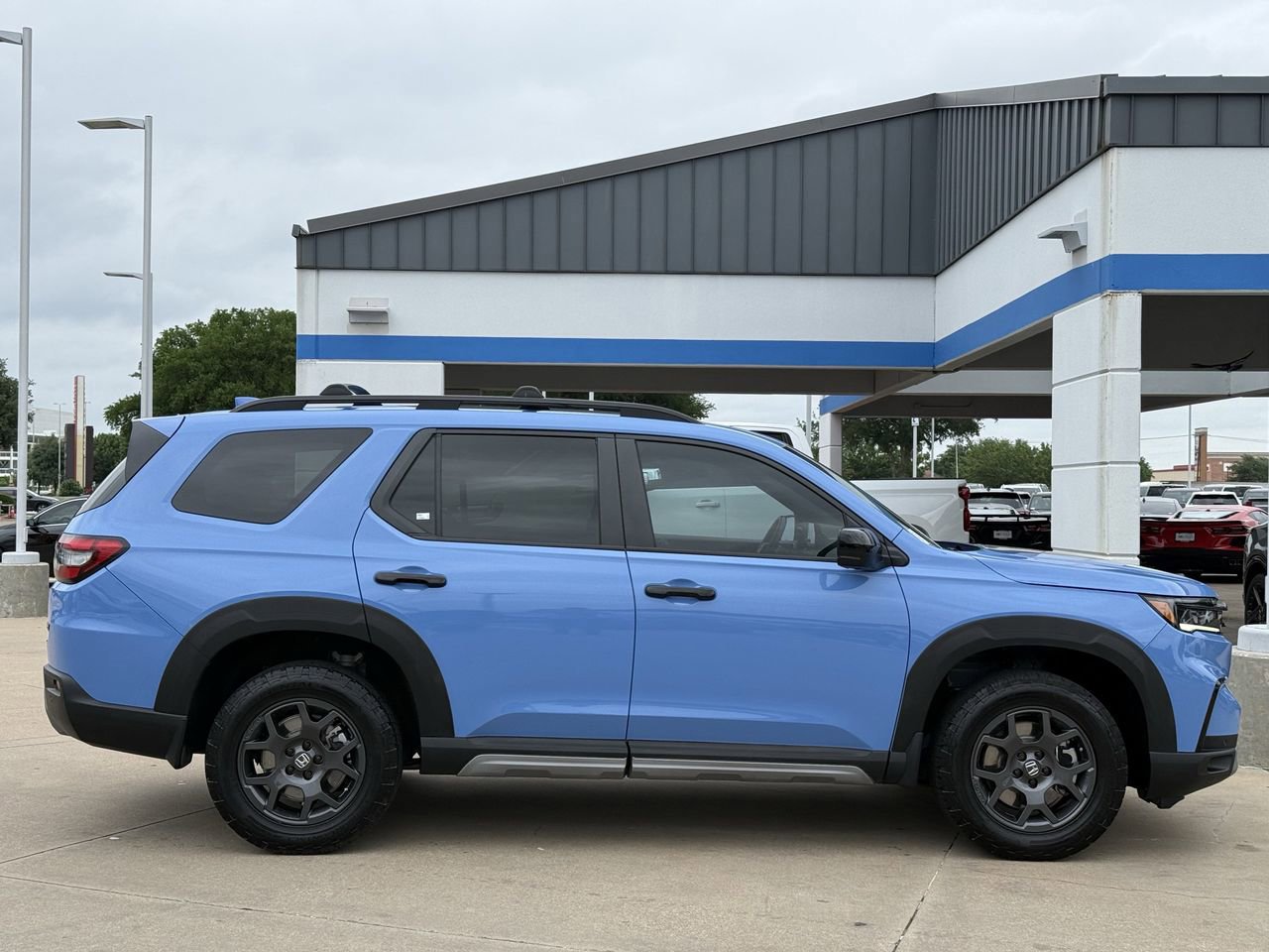 Used 2023 Honda Pilot TrailSport image 3