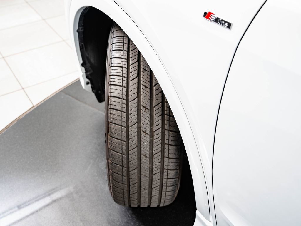 Used 2024 Audi Q4 e-tron Prestige image 51