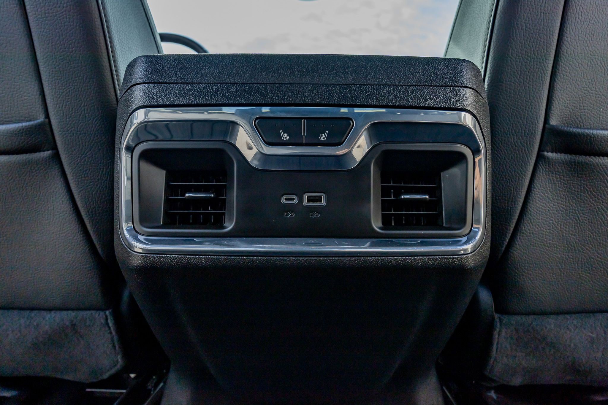 Used 2024 GMC Sierra 2500 Denali w/ Denali Reserve Package AWD/4WD image 34