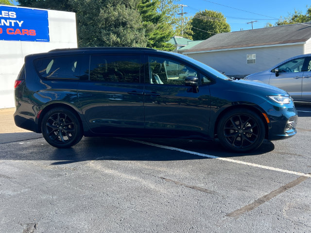 Used 2025 Chrysler Pacifica Limited FWD image 54
