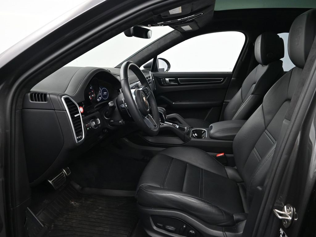 Certified 2023 Porsche Cayenne GTS image 4