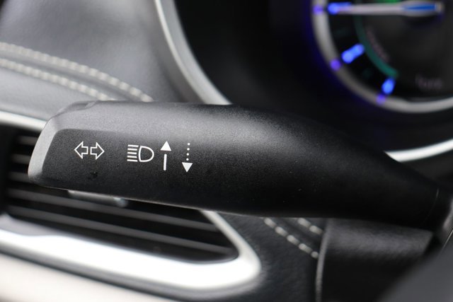 Used 2024 Chrysler Pacifica Select image 23