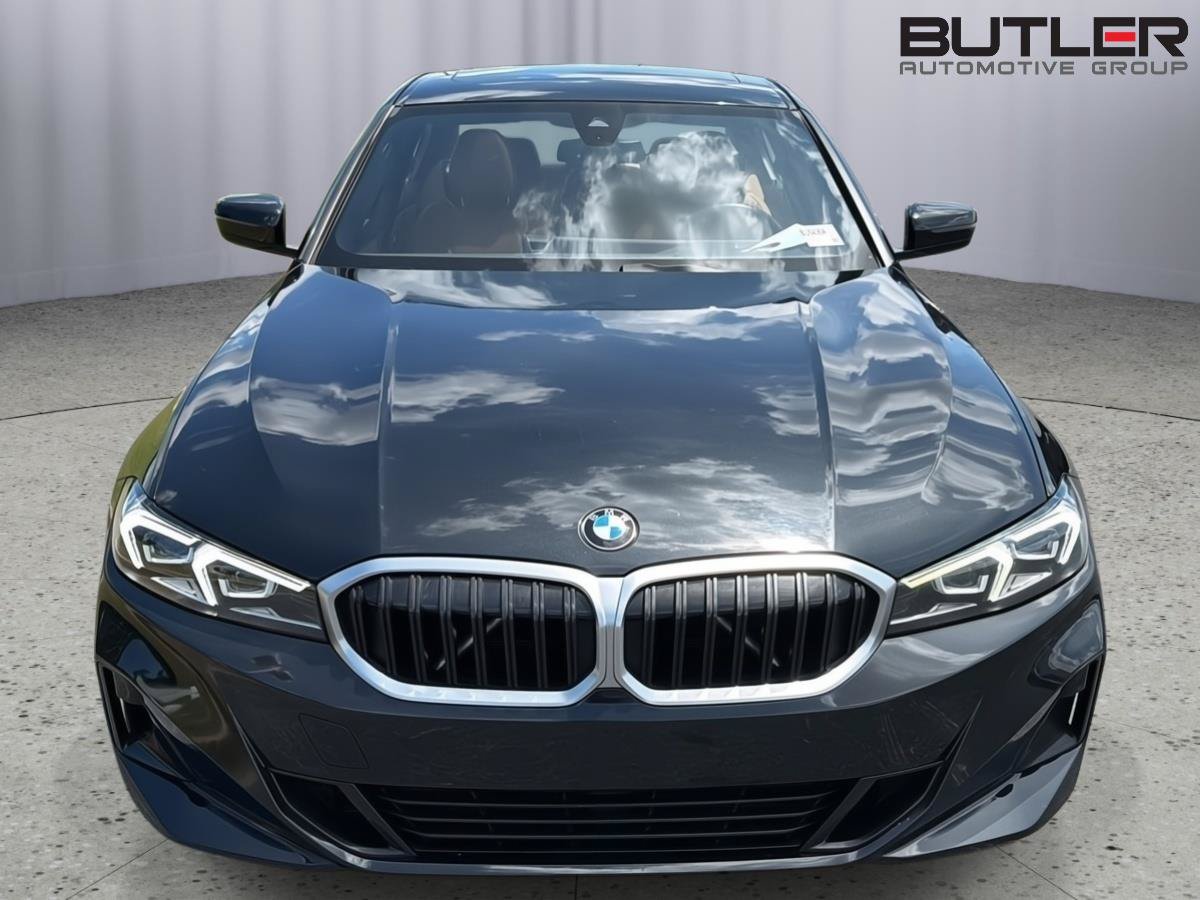 Used 2023 BMW 330i xDrive Sedan w/ Premium Package AWD/4WD image 9