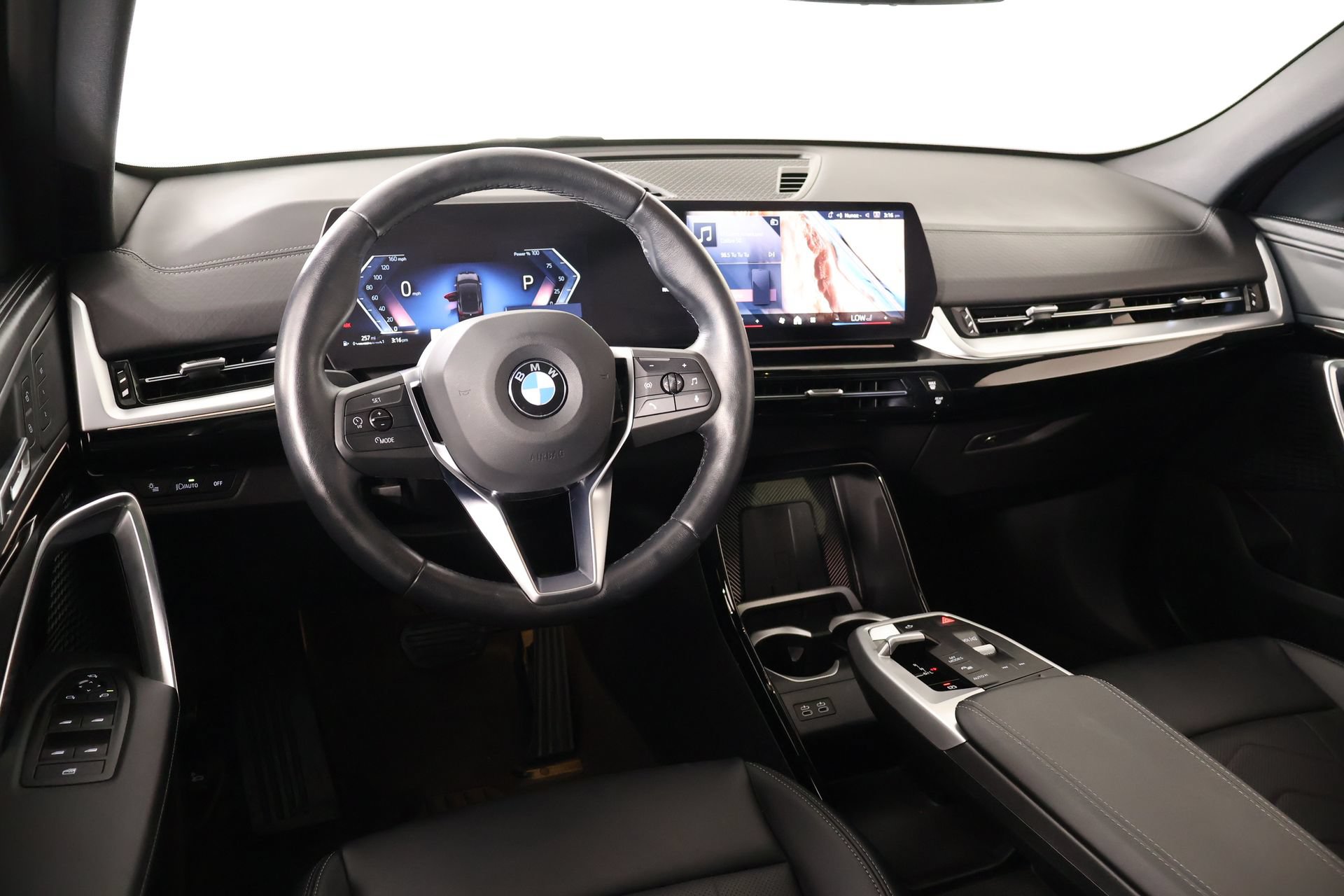 Used 2026 BMW X2 xDrive28i AWD/4WD image 2