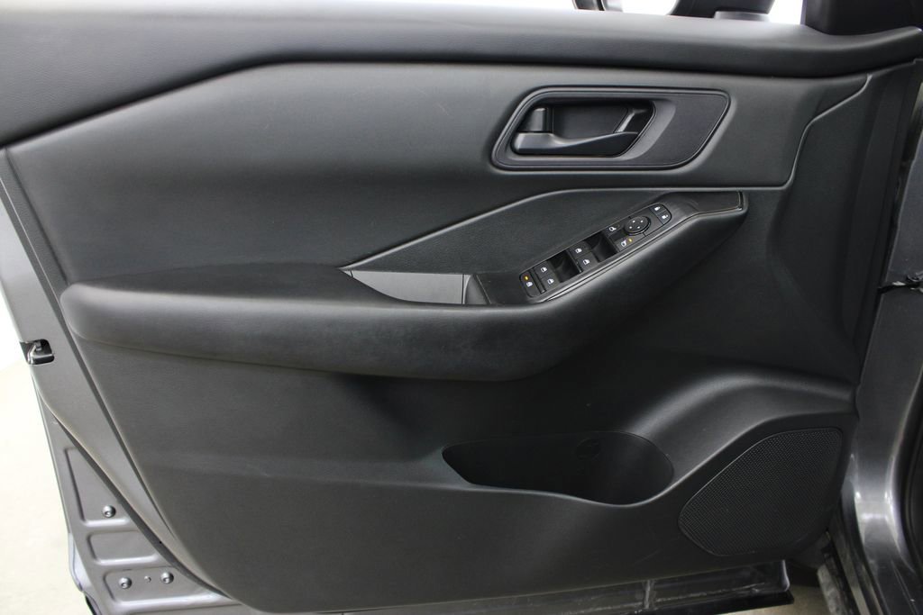 Used 2024 Nissan Rogue S image 16