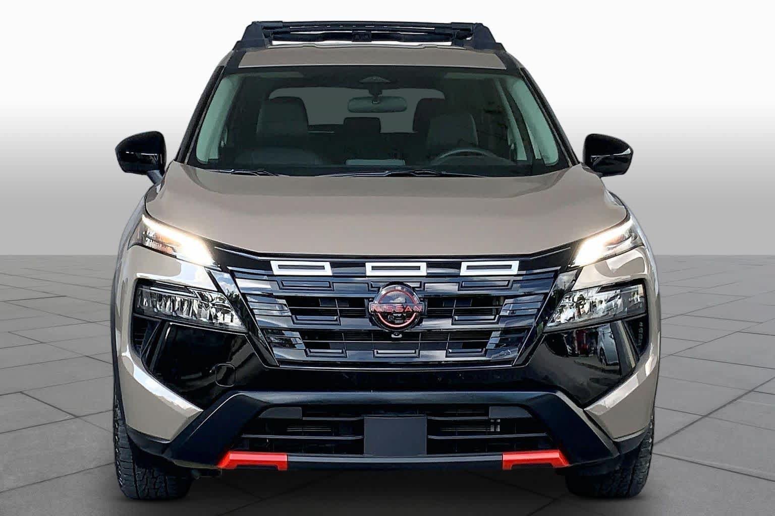 Used 2025 Nissan Rogue SV AWD/4WD image 4