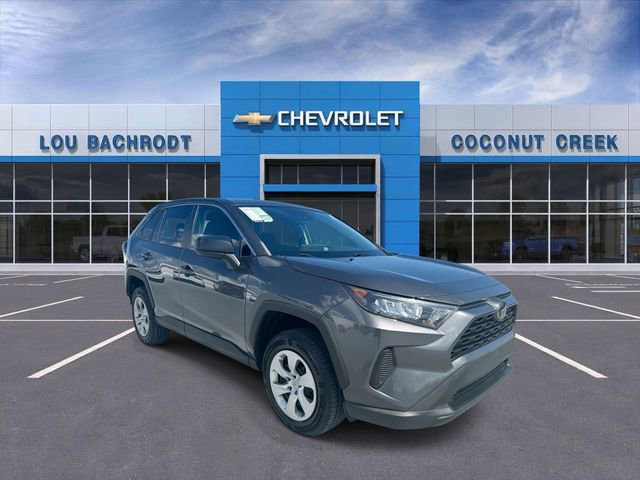 Used 2022 Toyota RAV4 LE image 2