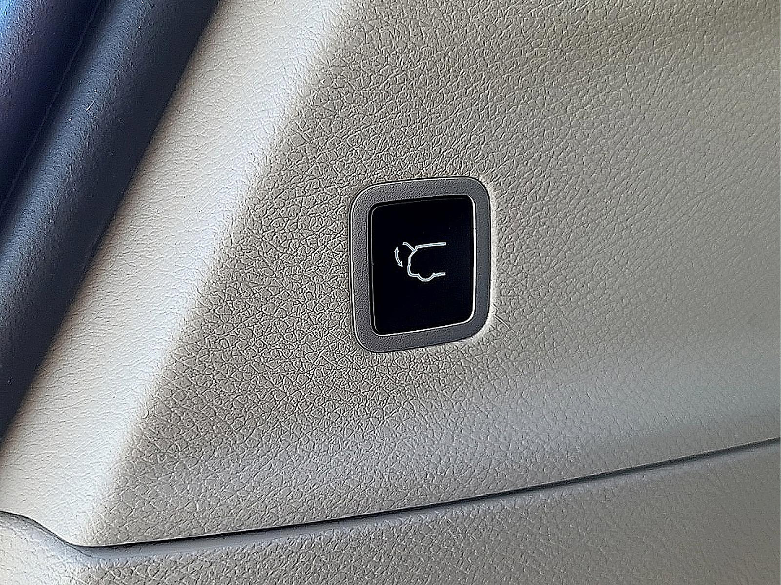 Used 2024 Chrysler Pacifica Touring-L FWD image 28