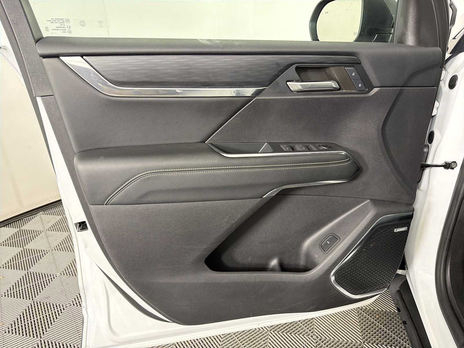 Used 2024 GMC Acadia Elevation image 8