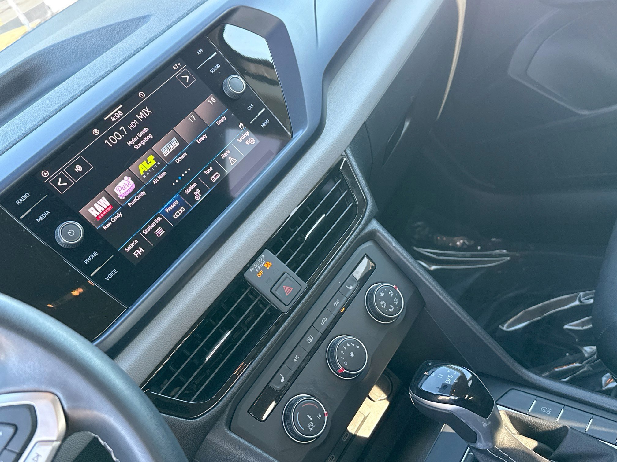 Used 2022 Volkswagen Taos SE image 25