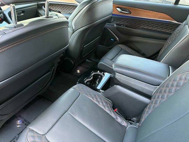 Used 2024 Jeep Grand Cherokee L Summit AWD/4WD image 15