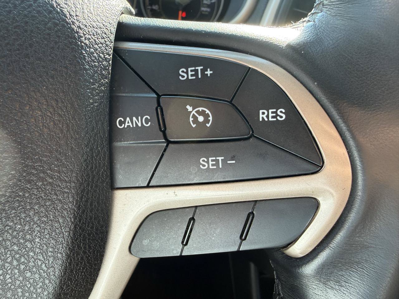 Used 2016 Jeep Cherokee 75th Anniversary FWD image 12