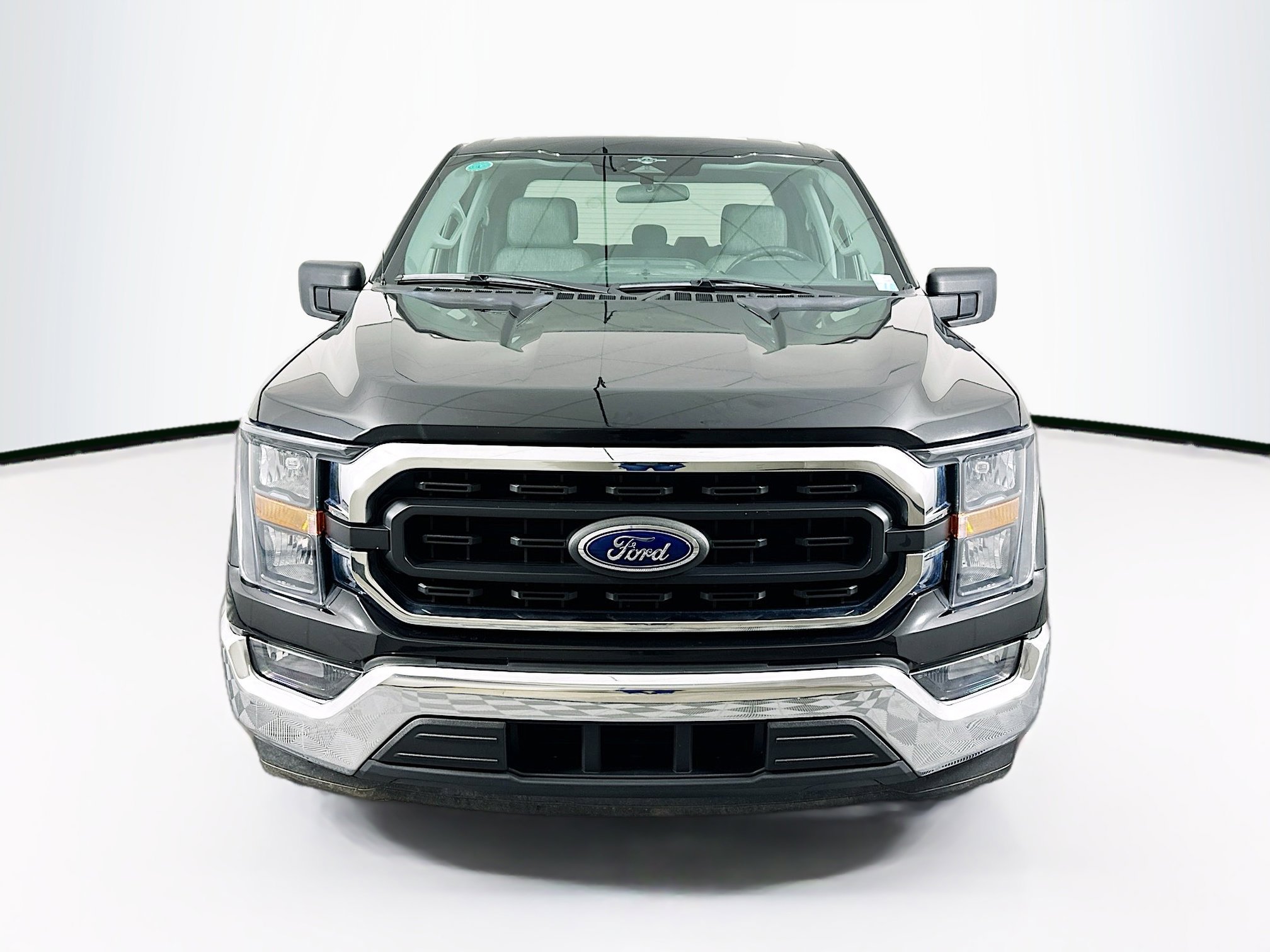 Used 2023 Ford F150 XLT image 2