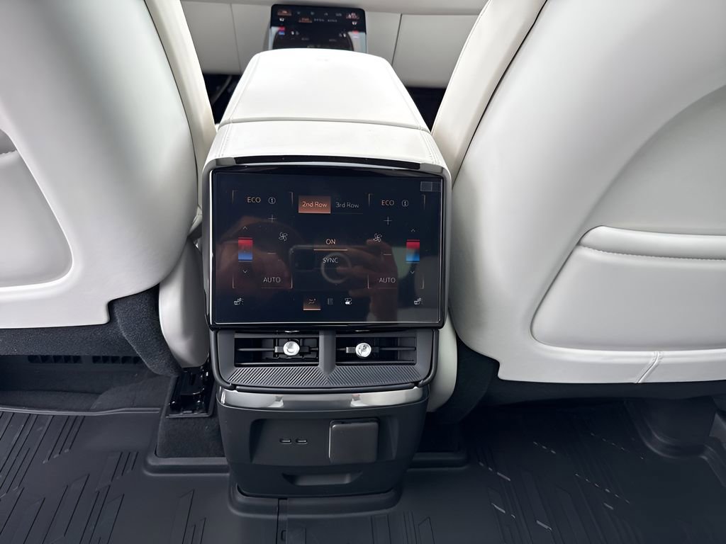 Used 2026 Cadillac Vistiq Luxury w/ LPO, Floor Liner Package image 48