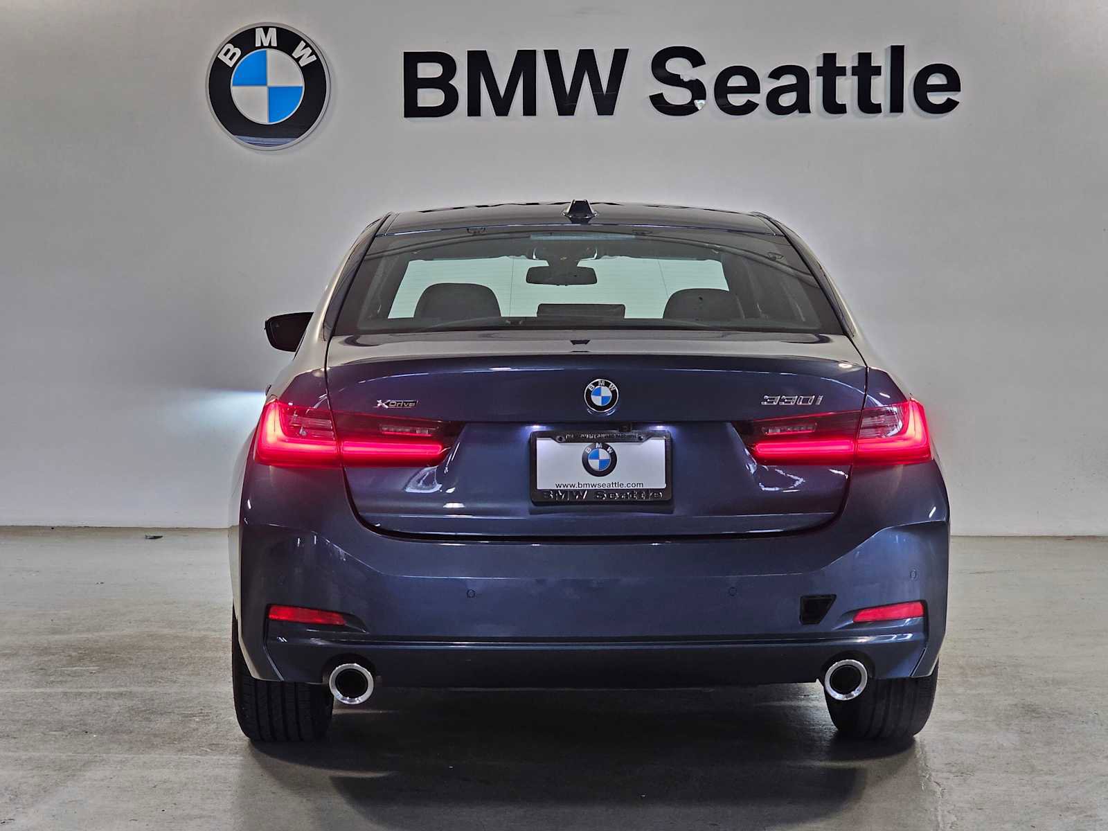 Certified 2025 BMW 330i xDrive Sedan w/ Convenience Package AWD/4WD image 5