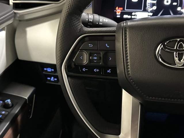 Used 2024 Toyota Sequoia Capstone AWD/4WD image 30