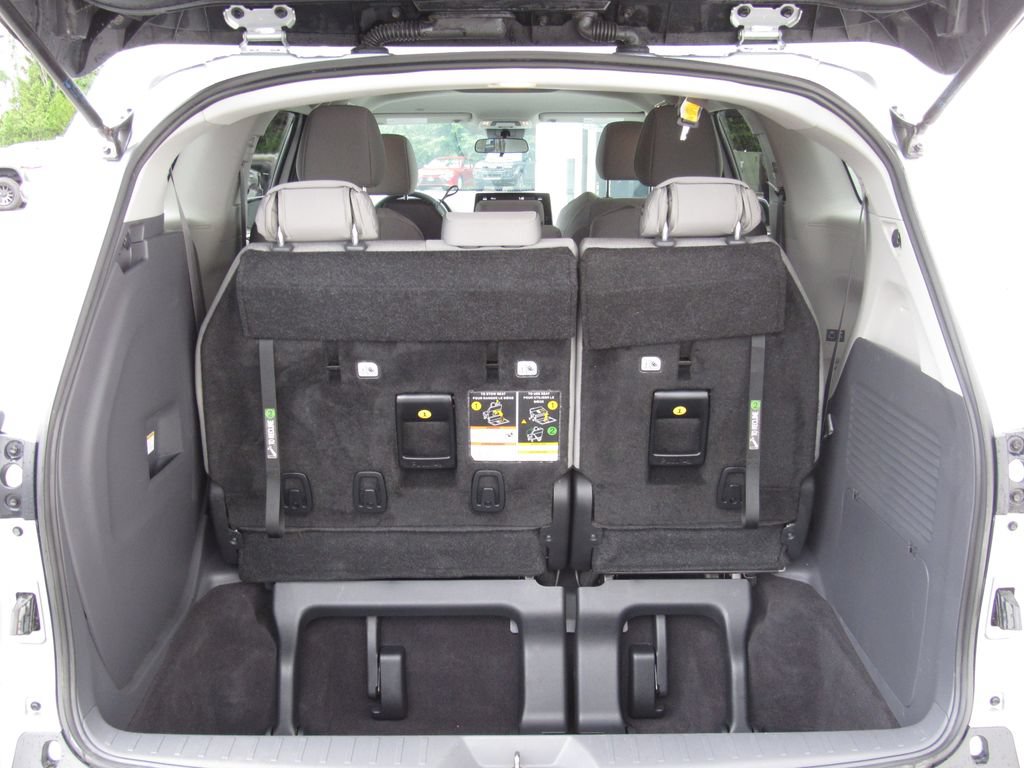 Used 2024 Toyota Sienna LE AWD/4WD image 22