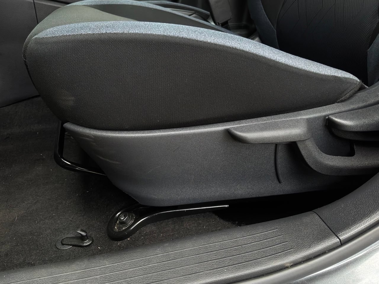Used 2025 Nissan Versa SV FWD image 11