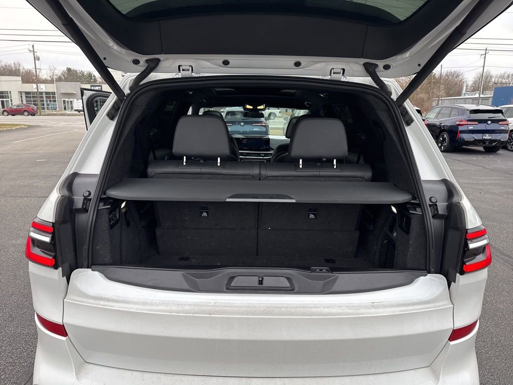 Used 2024 BMW X7 xDrive40i w/ Premium Package image 21