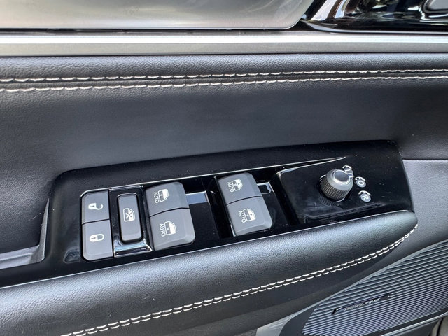 New 2025 Jeep Wagoneer L Series II w/ Premium Group I image 13