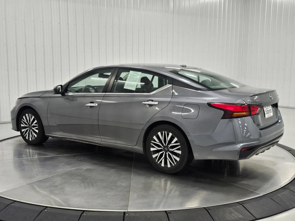 Used 2024 Nissan Altima 2.5 SV FWD image 3