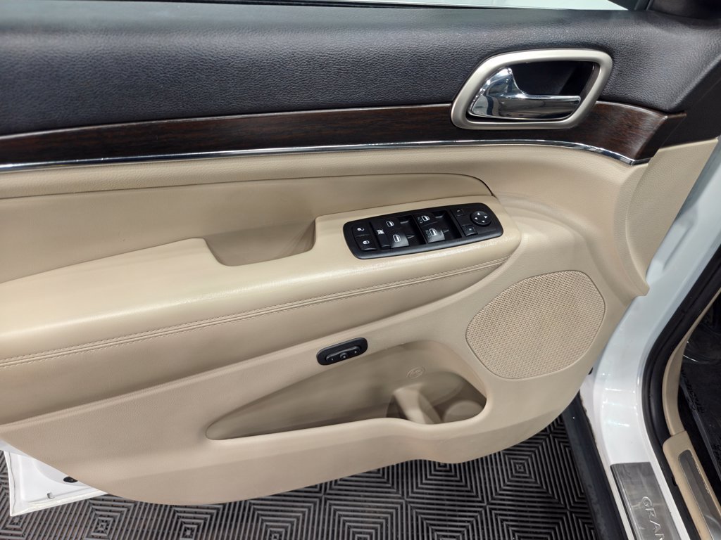 Used 2014 Jeep Grand Cherokee Limited w/ Luxury Group II AWD/4WD image 55