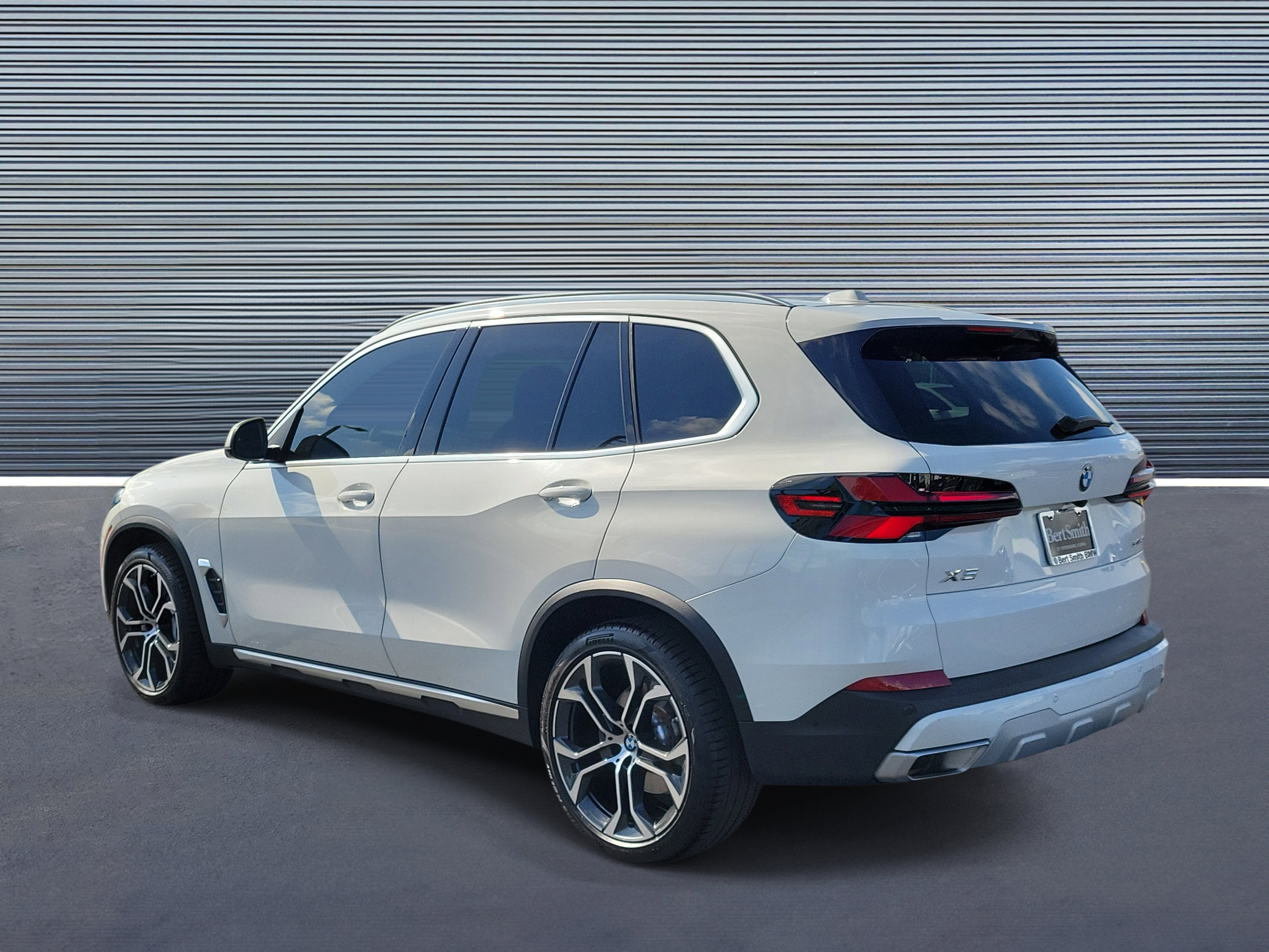 Used 2025 BMW X5 sDrive40i w/ Parking Assistance Package RWD image 4