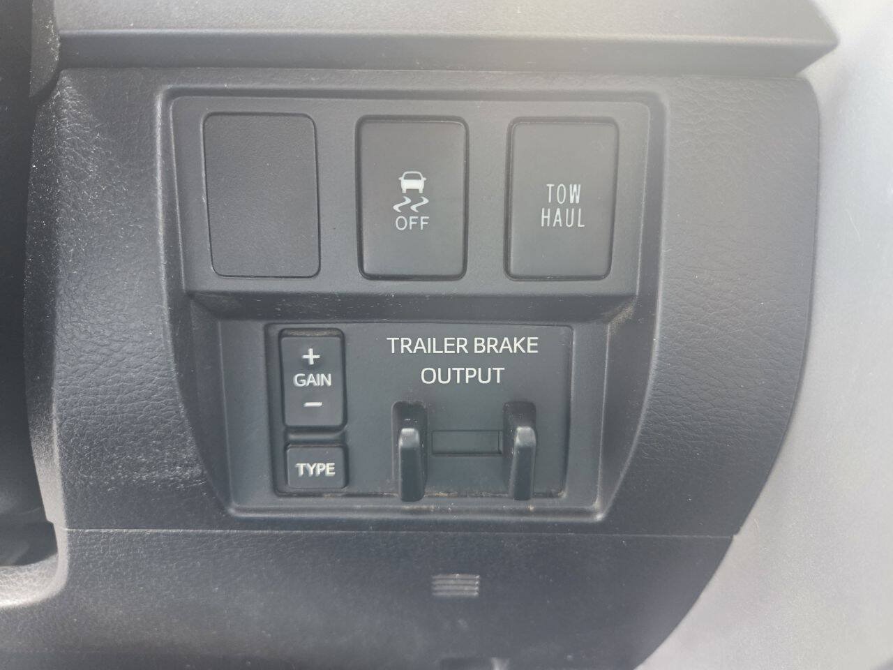 Used 2016 Toyota Tundra SR5 w/ SR5 Upgrade Package AWD/4WD image 11