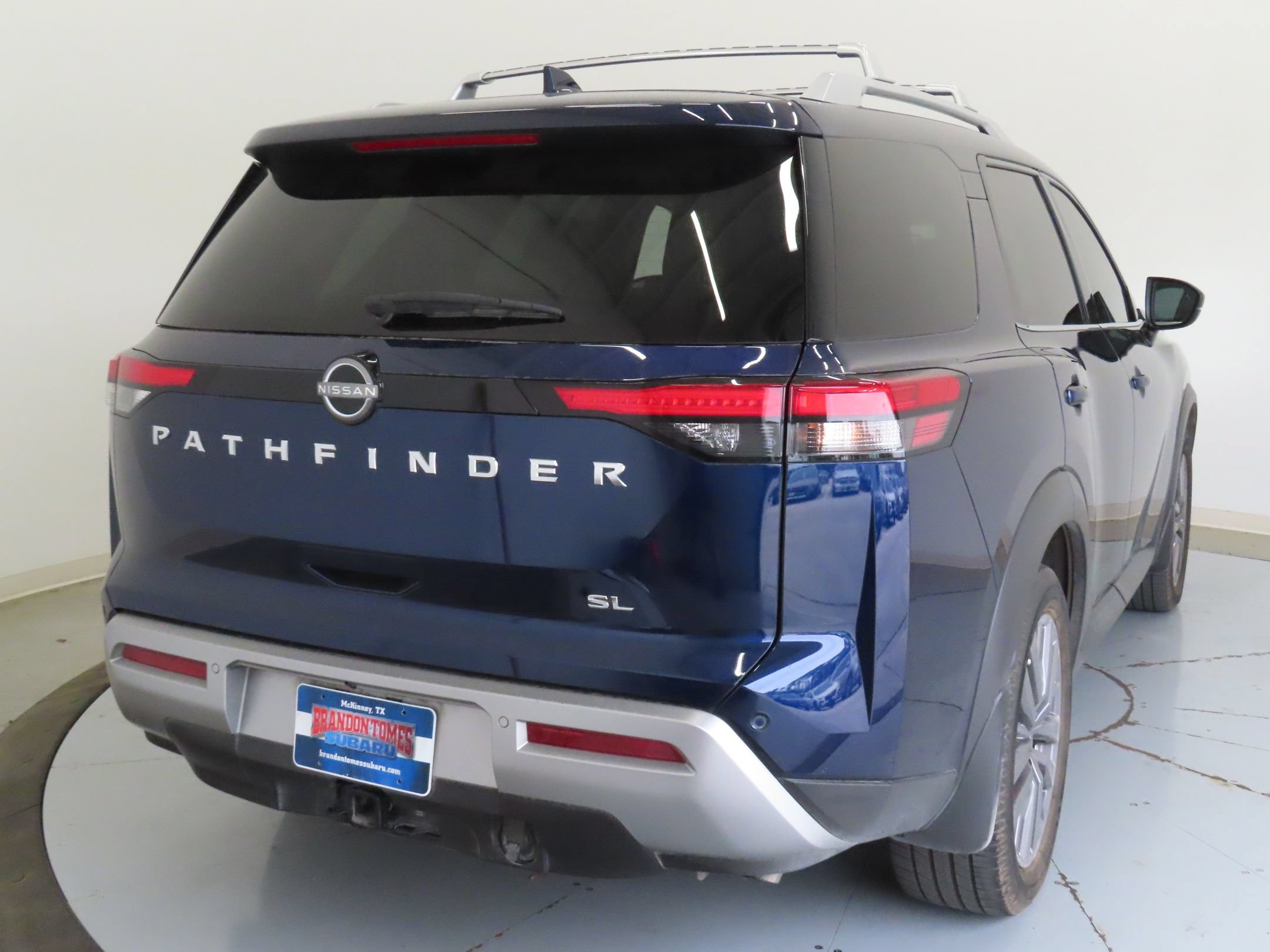 Used 2023 Nissan Pathfinder SL w/ SL Premium Package FWD image 3
