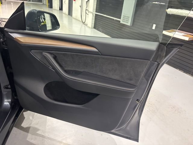 Used 2023 Tesla Model Y Performance image 32