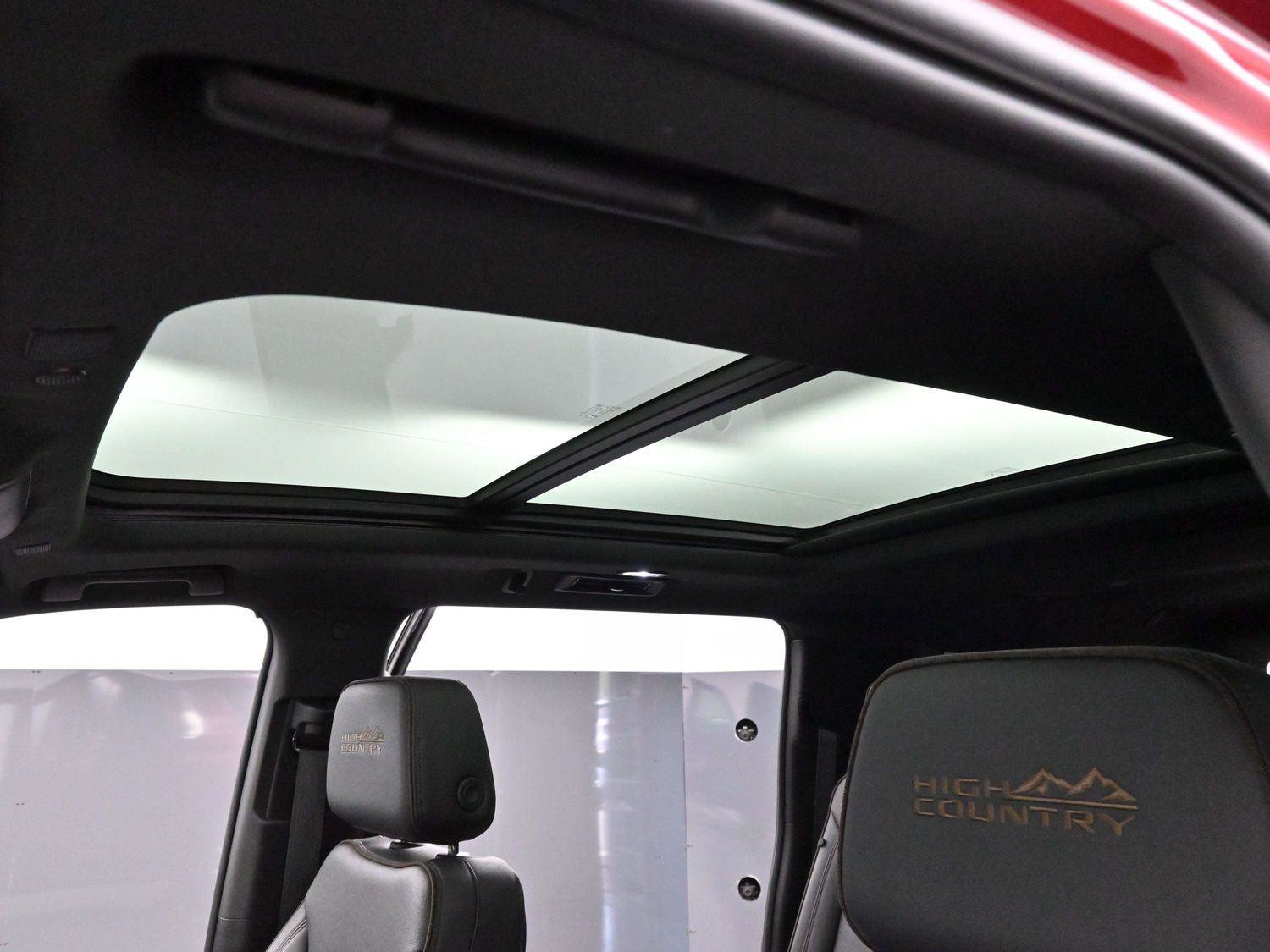 Used 2024 Chevrolet Suburban High Country image 31