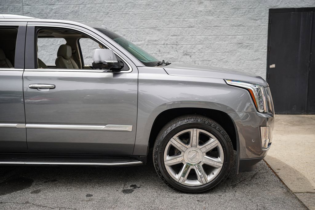 Used 2018 Cadillac Escalade ESV Luxury AWD/4WD image 16
