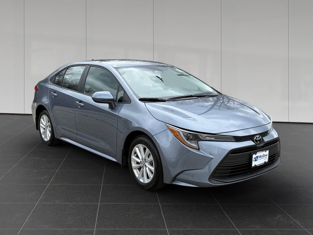 Used 2025 Toyota Corolla LE w/ LE Premium Package image 7