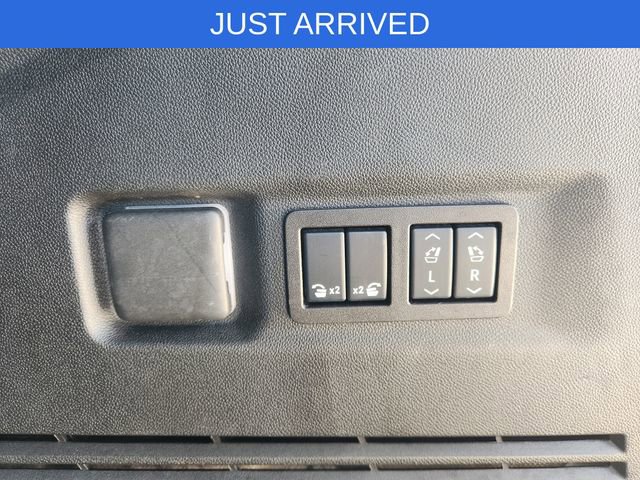 Used 2025 GMC Yukon XL Denali AWD/4WD image 36