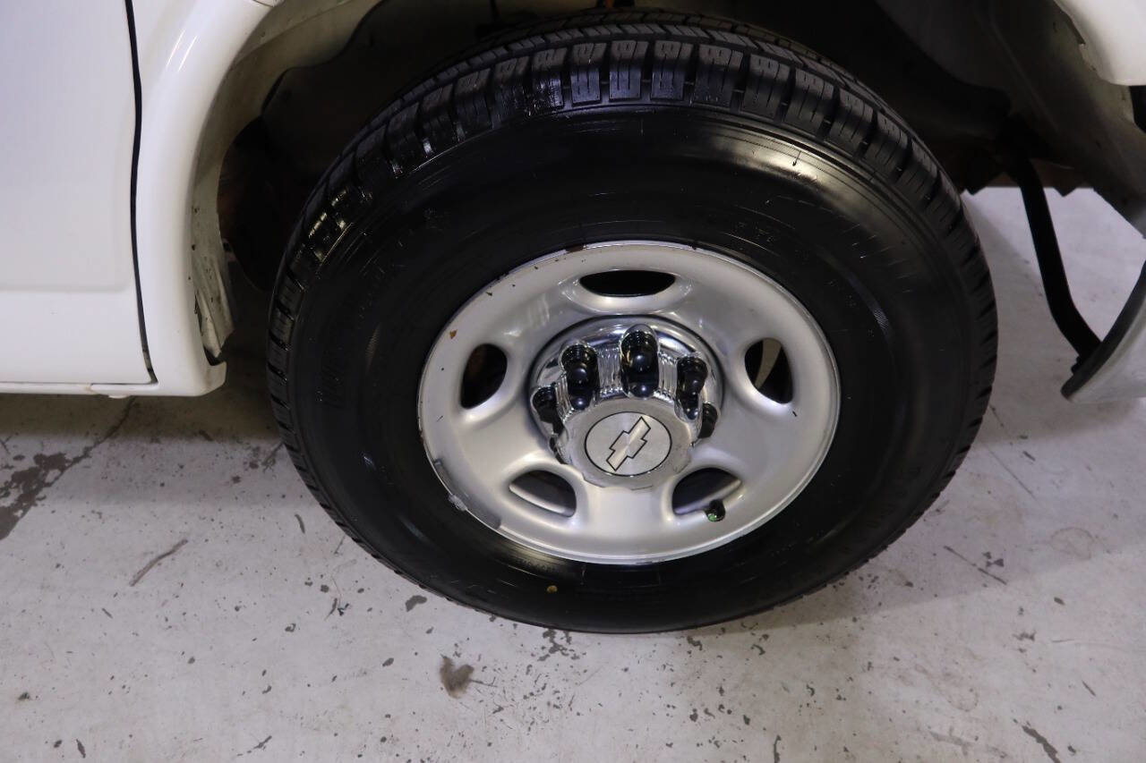 Used 2019 Chevrolet Express 3500 LT w/ LT Preferred Equipment Group RWD image 39