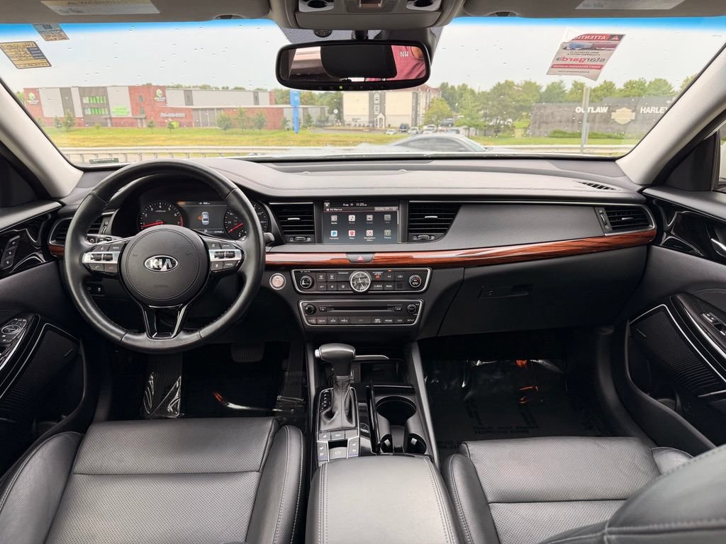 Used 2017 Kia Cadenza Technology FWD image 3