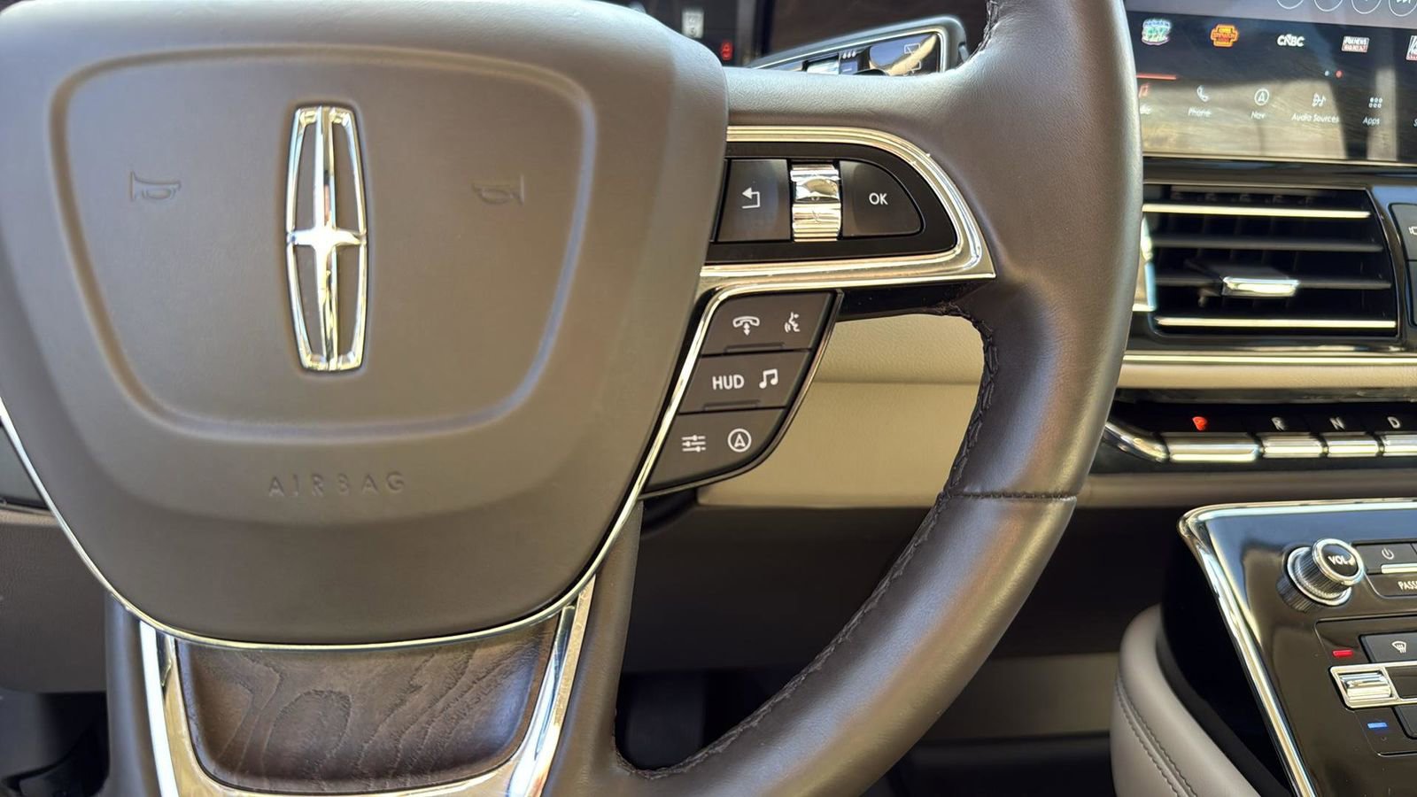 Used 2023 Lincoln Navigator L Reserve image 16