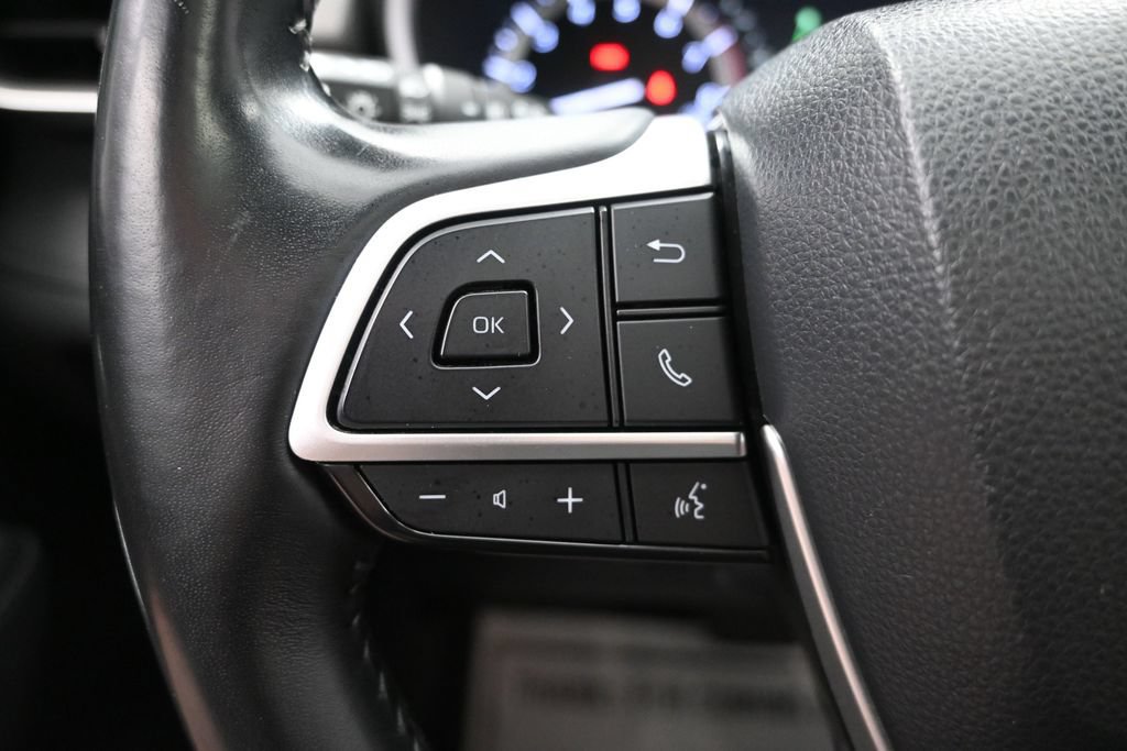 Used 2022 Toyota Highlander XLE AWD/4WD image 25