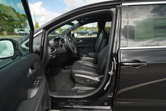 New 2026 Chrysler Voyager LX image 11