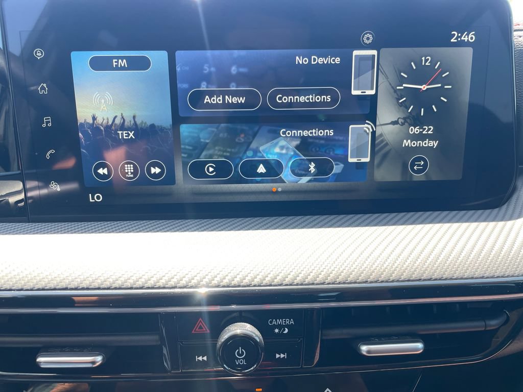 Certified 2025 Nissan Kicks SR FWD image 18
