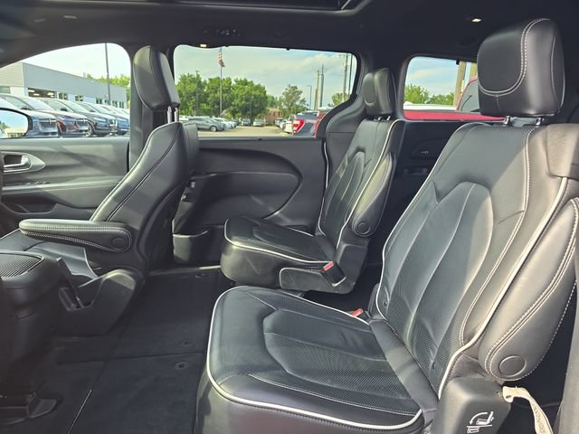 Used 2023 Chrysler Pacifica Limited w/ S Appearance Package AWD/4WD image 24