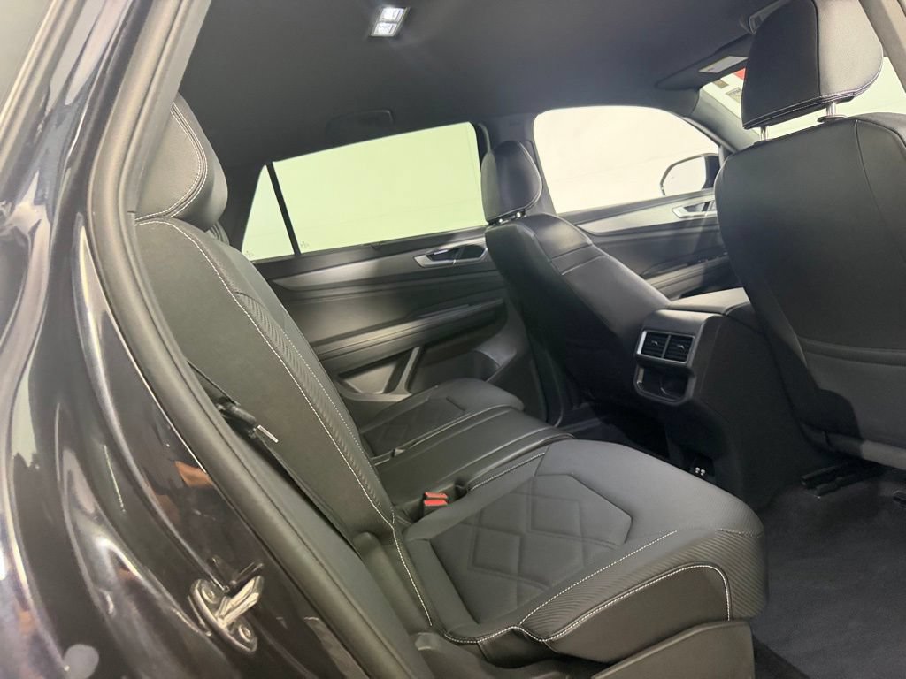 Used 2025 Volkswagen Atlas Cross Sport SE AWD/4WD image 27