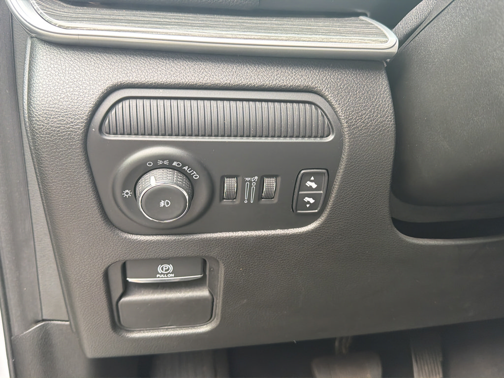 Used 2024 Jeep Wagoneer L Series III w/ Flexible Seating Group AWD/4WD image 32