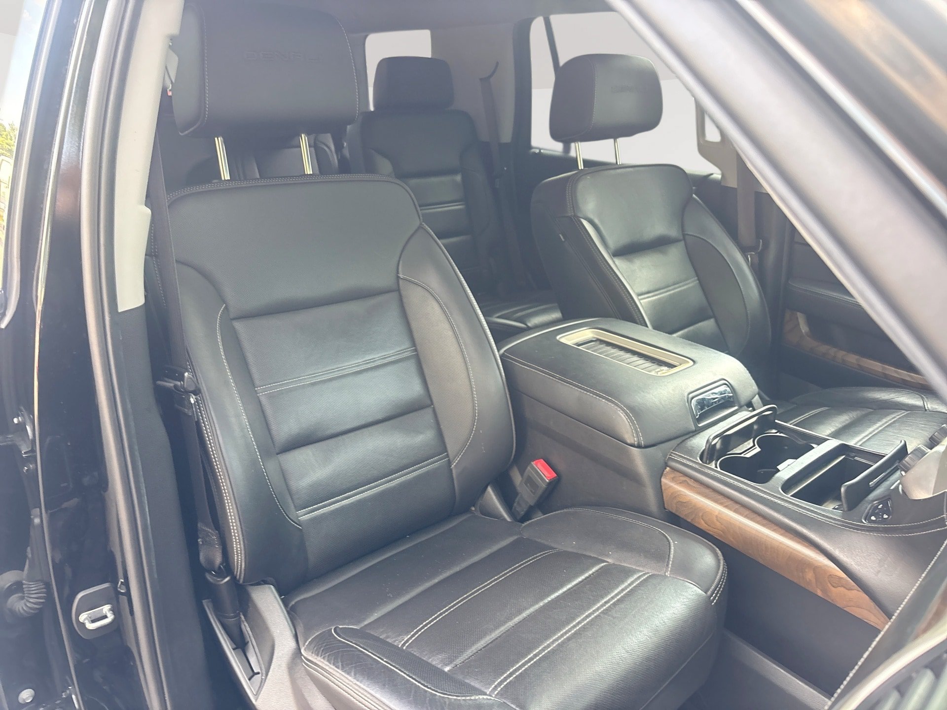 Used 2019 GMC Yukon Denali w/ Open Road Package AWD/4WD image 28