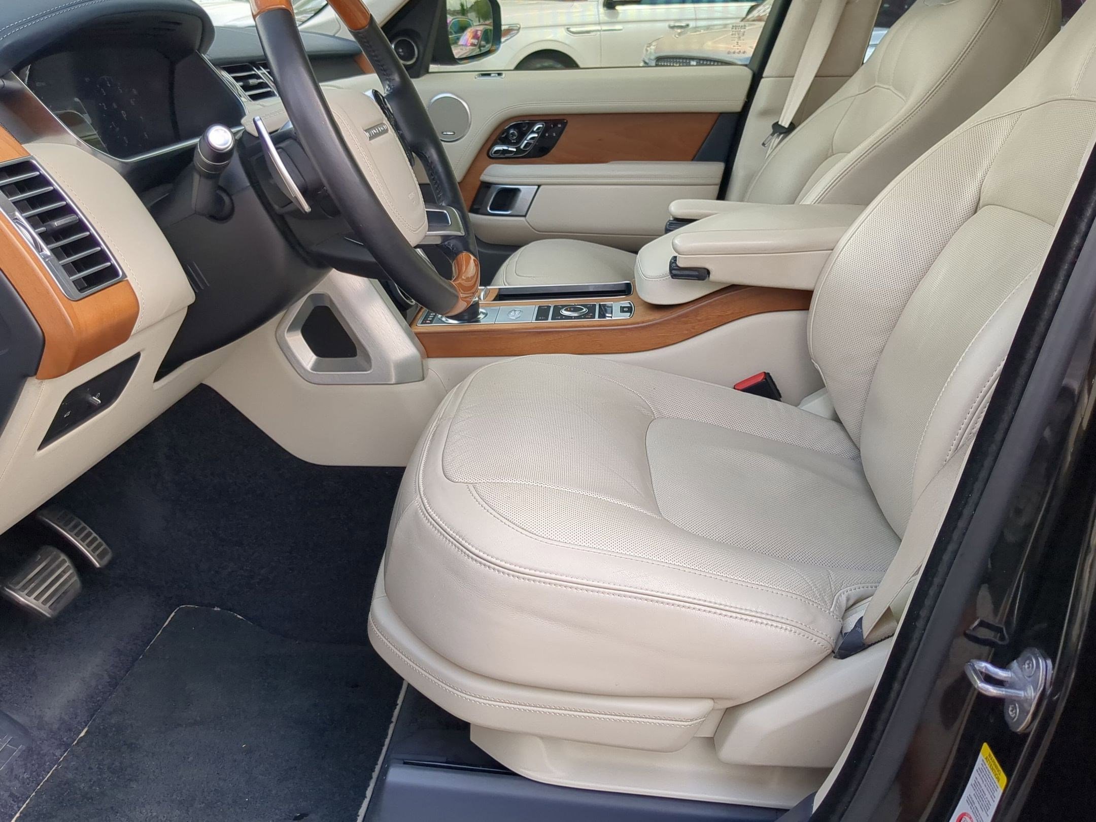 Used 2021 Land Rover Range Rover Autobiography image 12