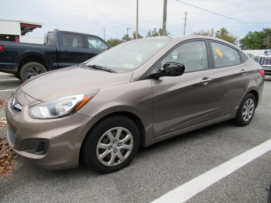 Used 2014 Hyundai Accent GLS image 2